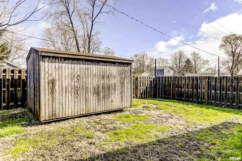 207 E Main St, Dawson, IL 62520 photo 28