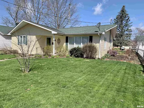 147 Elm St, Waverly, IL 62692 photo 1