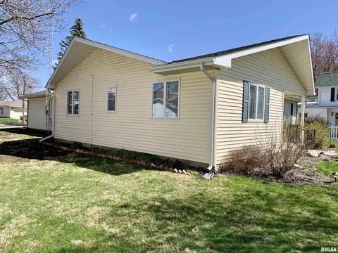 147 Elm St, Waverly, IL 62692 photo 9