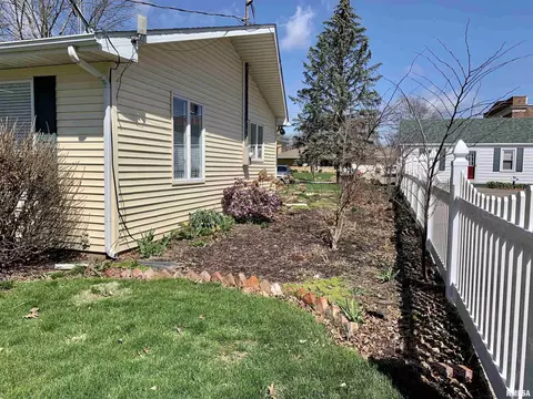 147 Elm St, Waverly, IL 62692 photo 6