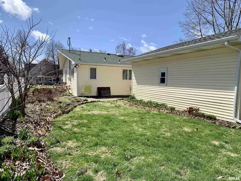 147 Elm St, Waverly, IL 62692 photo 10