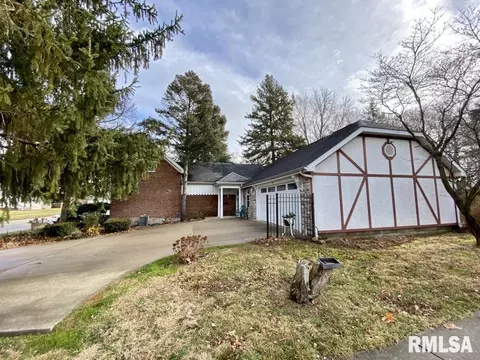 438 W Carpenter St, Springfield, IL 62702 photo 2