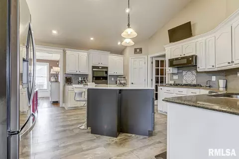 2701 Westport Dr, Springfield, IL 62711 photo 9