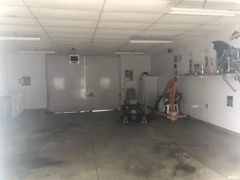 1303 W Carpenter St, Springfield, IL 62702 photo 3