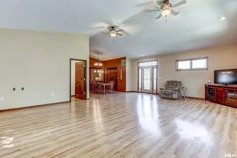 207 E Hargrave St, Athens, IL 62613 photo 32