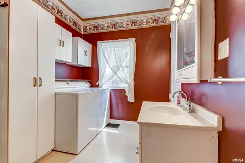 207 E Hargrave St, Athens, IL 62613 photo 40