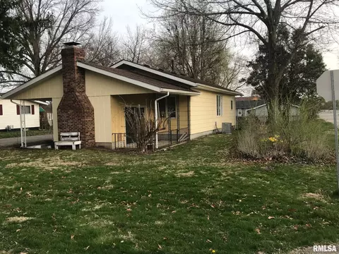 706 E Locust St, Chatham, IL 62629 photo 2
