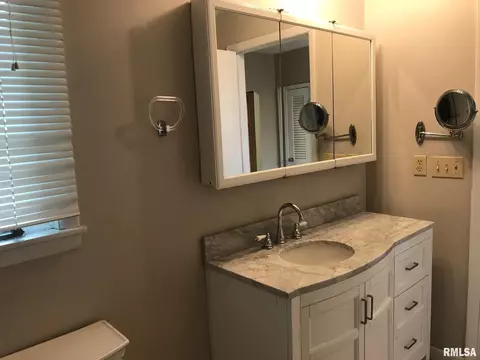 706 E Locust St, Chatham, IL 62629 photo 23