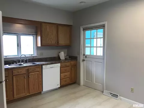 706 E Locust St, Chatham, IL 62629 photo 18
