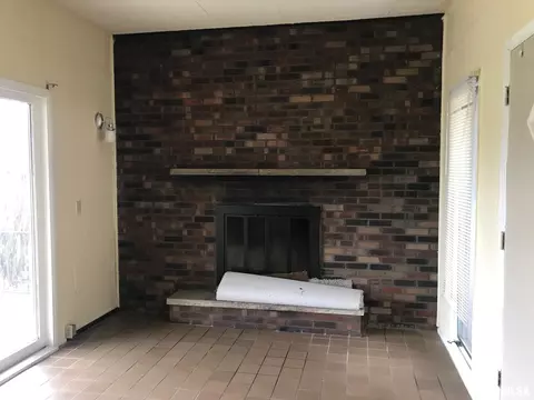 706 E Locust St, Chatham, IL 62629 photo 7