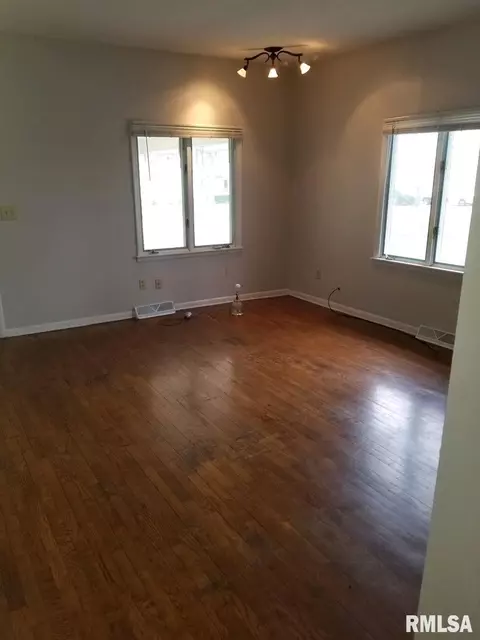 706 E Locust St, Chatham, IL 62629 photo 11