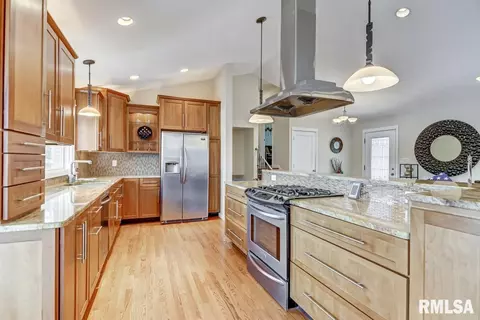 29 S Hazel Dell Ln, Springfield, IL 62712 photo 8