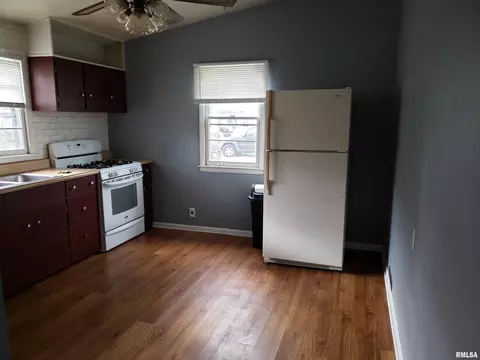 637 N Stephens Ave, Springfield, IL 62702 photo 2