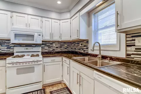 1812 Fairfield Dr, Springfield, IL 62702 photo 8