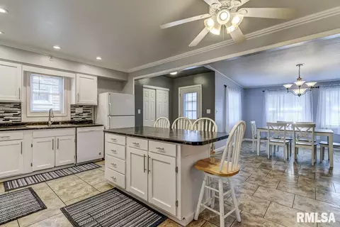 1812 Fairfield Dr, Springfield, IL 62702 photo 10