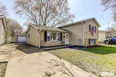 1812 Fairfield Dr, Springfield, IL 62702 photo 1