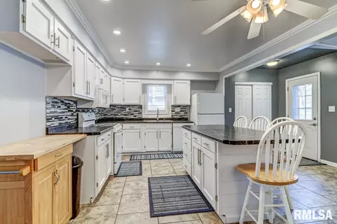 1812 Fairfield Dr, Springfield, IL 62702 photo 12