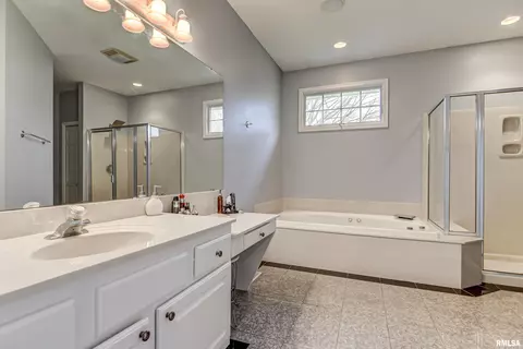 2406 Hampton Dr, Chatham, IL 62629 photo 27