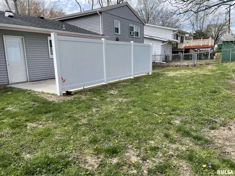 817 Thoma Ave, Springfield, IL 62702 photo 5