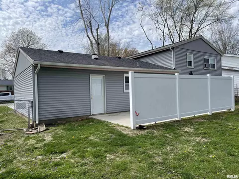 817 Thoma Ave, Springfield, IL 62702 photo 6