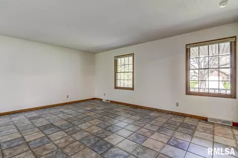 3912 Eagle Wing Rd, Springfield, IL 62711 photo 4