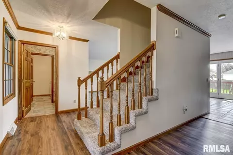 3912 Eagle Wing Rd, Springfield, IL 62711 photo 2