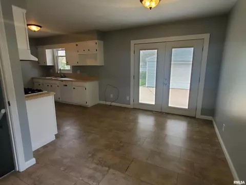 2305 Dunwich Dr, Springfield, IL 62702 photo 4