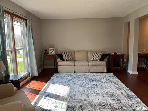 3209 Bowwood Dr, Springfield, IL 62712 photo 2