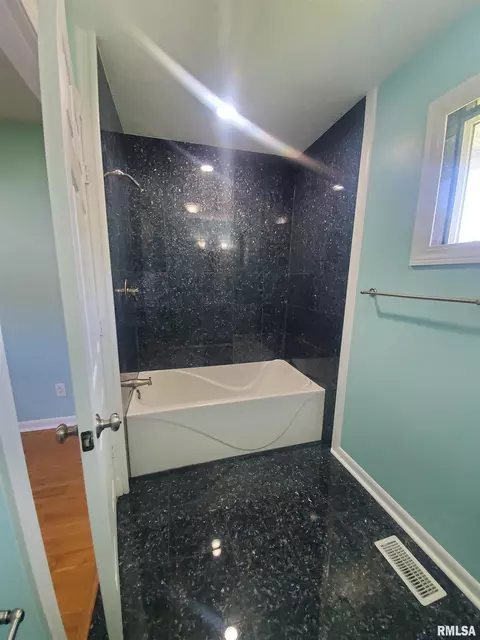 2422 S 12th St, Springfield, IL 62703 photo 9
