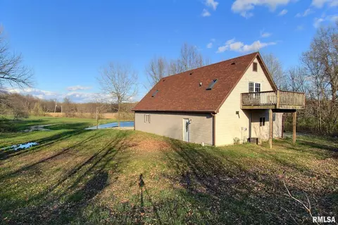 27307 E County Line Rd, Waggoner, IL 62572 photo 11