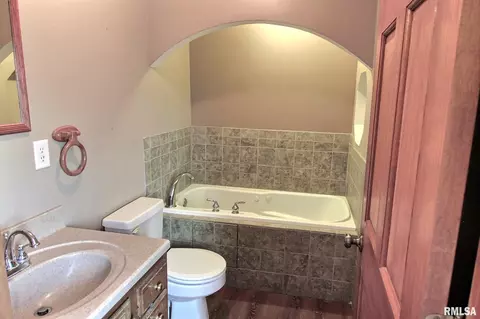 27307 E County Line Rd, Waggoner, IL 62572 photo 17