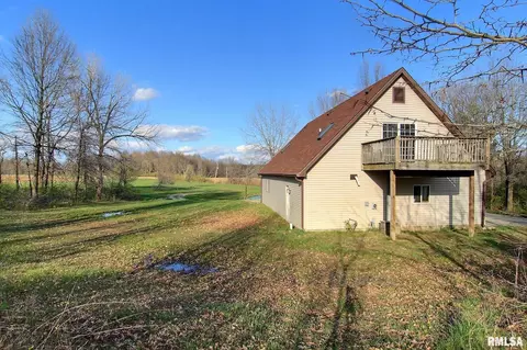 27307 E County Line Rd, Waggoner, IL 62572 photo 7