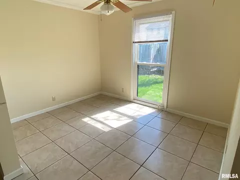 2557 W Monroe St, Springfield, IL 62704 photo 3