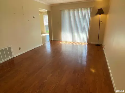 2557 W Monroe St, Springfield, IL 62704 photo 2