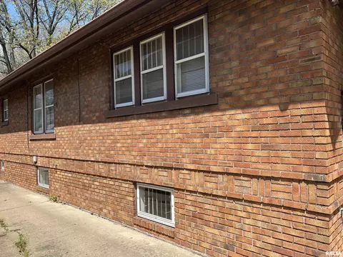 2409 S 6th St, Springfield, IL 62703 photo 2