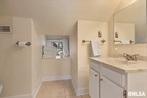 1130 W Vine St, Springfield, IL 62704 photo 36