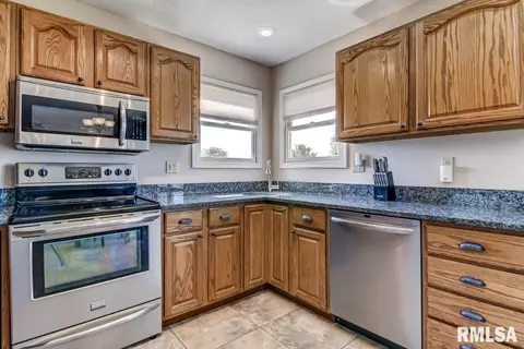 401 Eagle Ridge Dr, Chatham, IL 62629 photo 10