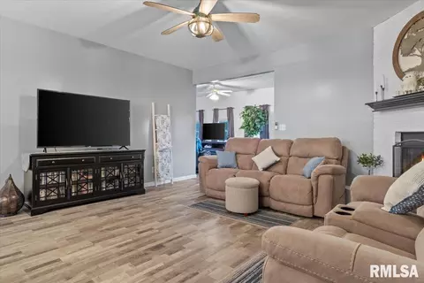 801 N Bitterroot Ct, Athens, IL 62613 photo 16