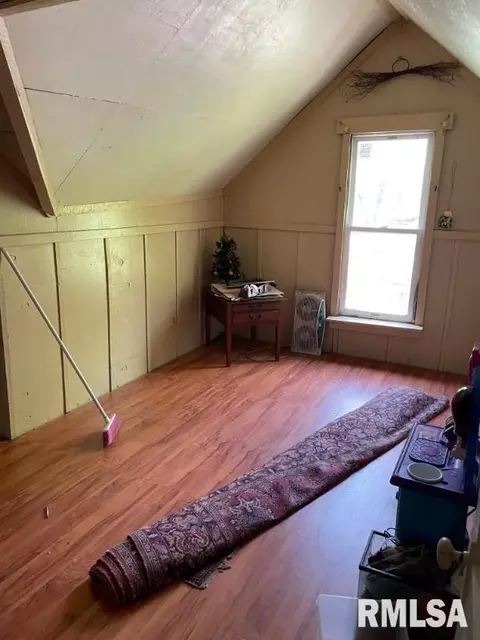 404 N Elm St, Bath, IL 62617 photo 8
