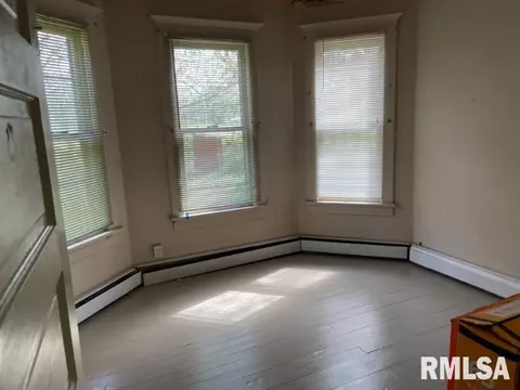 404 N Elm St, Bath, IL 62617 photo 3