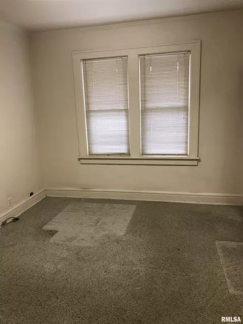 421 W Edwards St, Springfield, IL 62704 photo 6