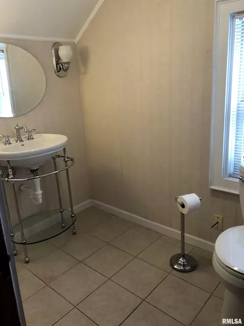 421 W Edwards St, Springfield, IL 62704 photo 12