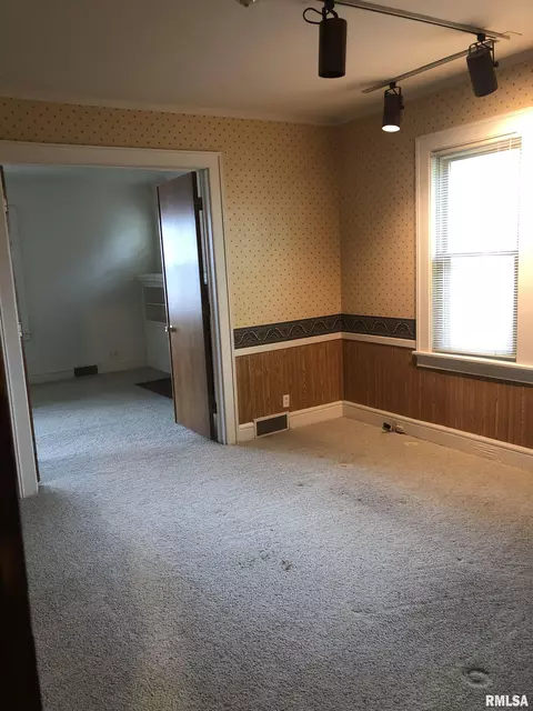 421 W Edwards St, Springfield, IL 62704 photo 5