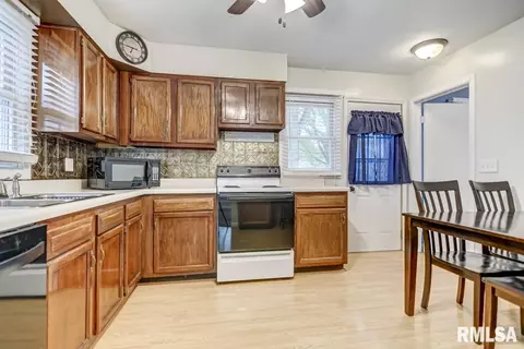 1806 Lee St, Springfield, IL 62703 photo 9