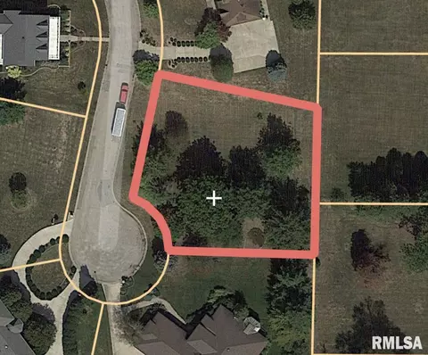 4 Hampton Ct, Galesburg, IL 61401