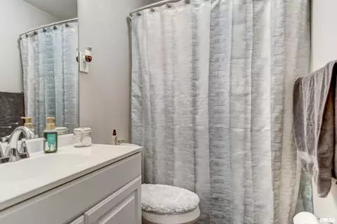 1766 Fairmont Dr, Springfield, IL 62702 photo 19