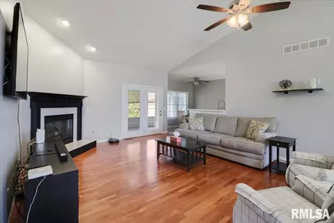 6409 Stonehaven Rdg, Springfield, IL 62711 photo 3