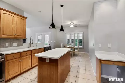 6409 Stonehaven Rdg, Springfield, IL 62711 photo 9
