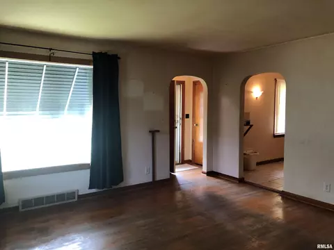 2105 N 22nd St, Springfield, IL 62702 photo 2
