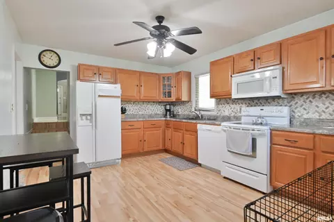 2424 S 4th St, Springfield, IL 62703 photo 4